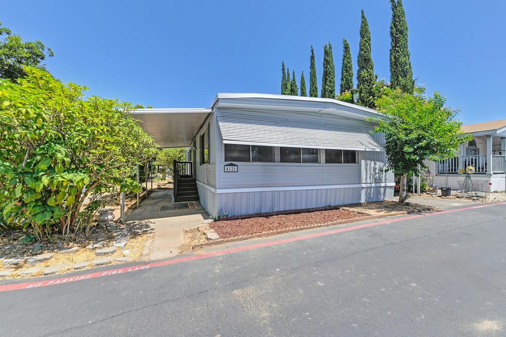 Detail Gallery Image 3 of 39 For 4121 Chesapeake Ln, North Highlands,  CA 95660 - 2 Beds | 2 Baths