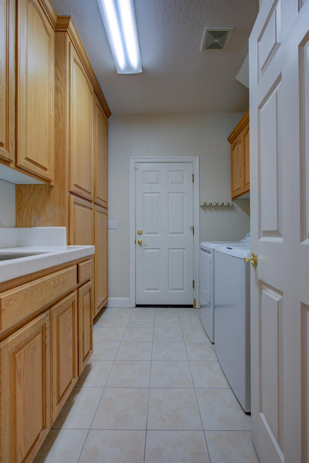 Detail Gallery Image 33 of 81 For 1073 Spring Meadow Dr, Manteca,  CA 95336 - 5 Beds | 3 Baths