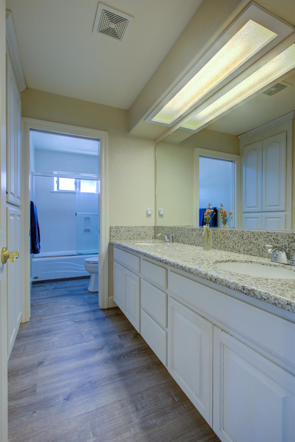 Detail Gallery Image 52 of 81 For 1073 Spring Meadow Dr, Manteca,  CA 95336 - 5 Beds | 3 Baths