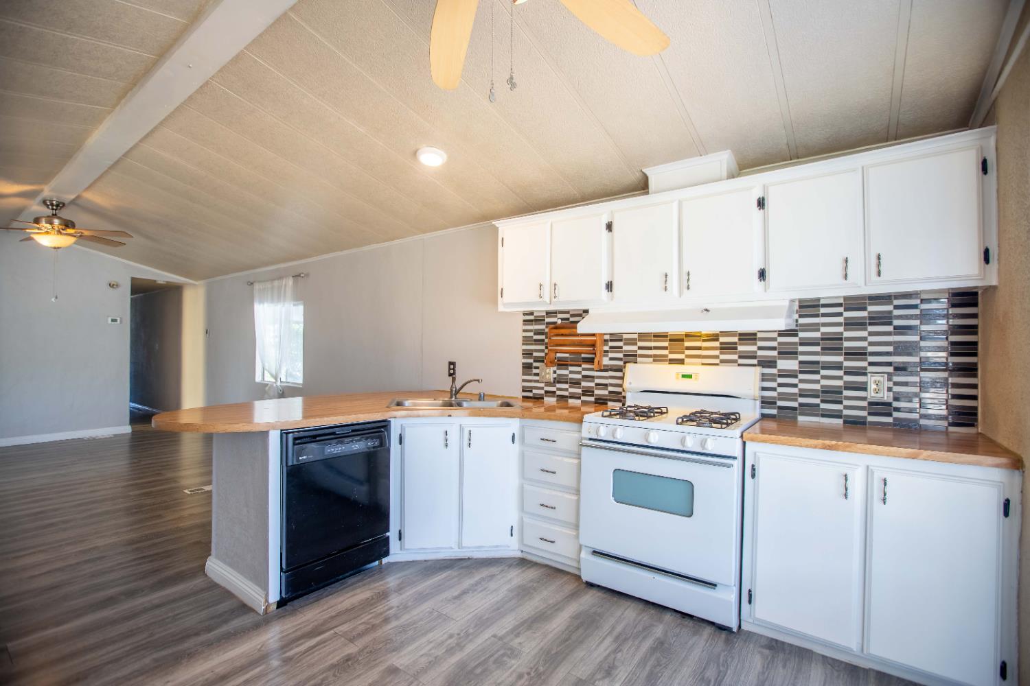 Detail Gallery Image 7 of 27 For 133 Village Cir 9, Sacramento,  CA 95838 - 2 Beds | 1 Baths