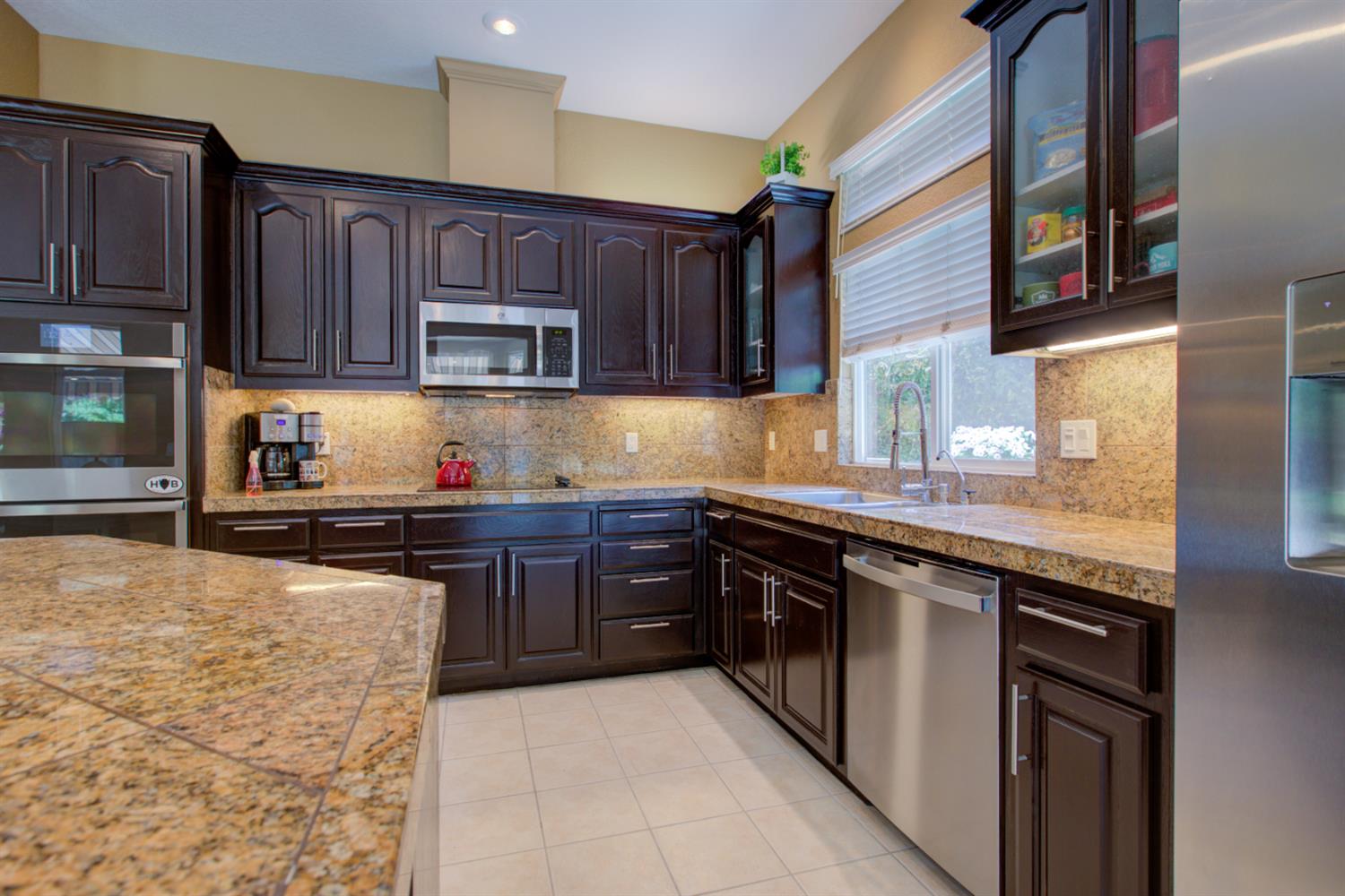 Detail Gallery Image 17 of 81 For 1073 Spring Meadow Dr, Manteca,  CA 95336 - 5 Beds | 3 Baths