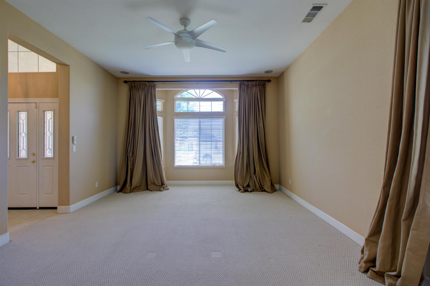 Detail Gallery Image 7 of 81 For 1073 Spring Meadow Dr, Manteca,  CA 95336 - 5 Beds | 3 Baths