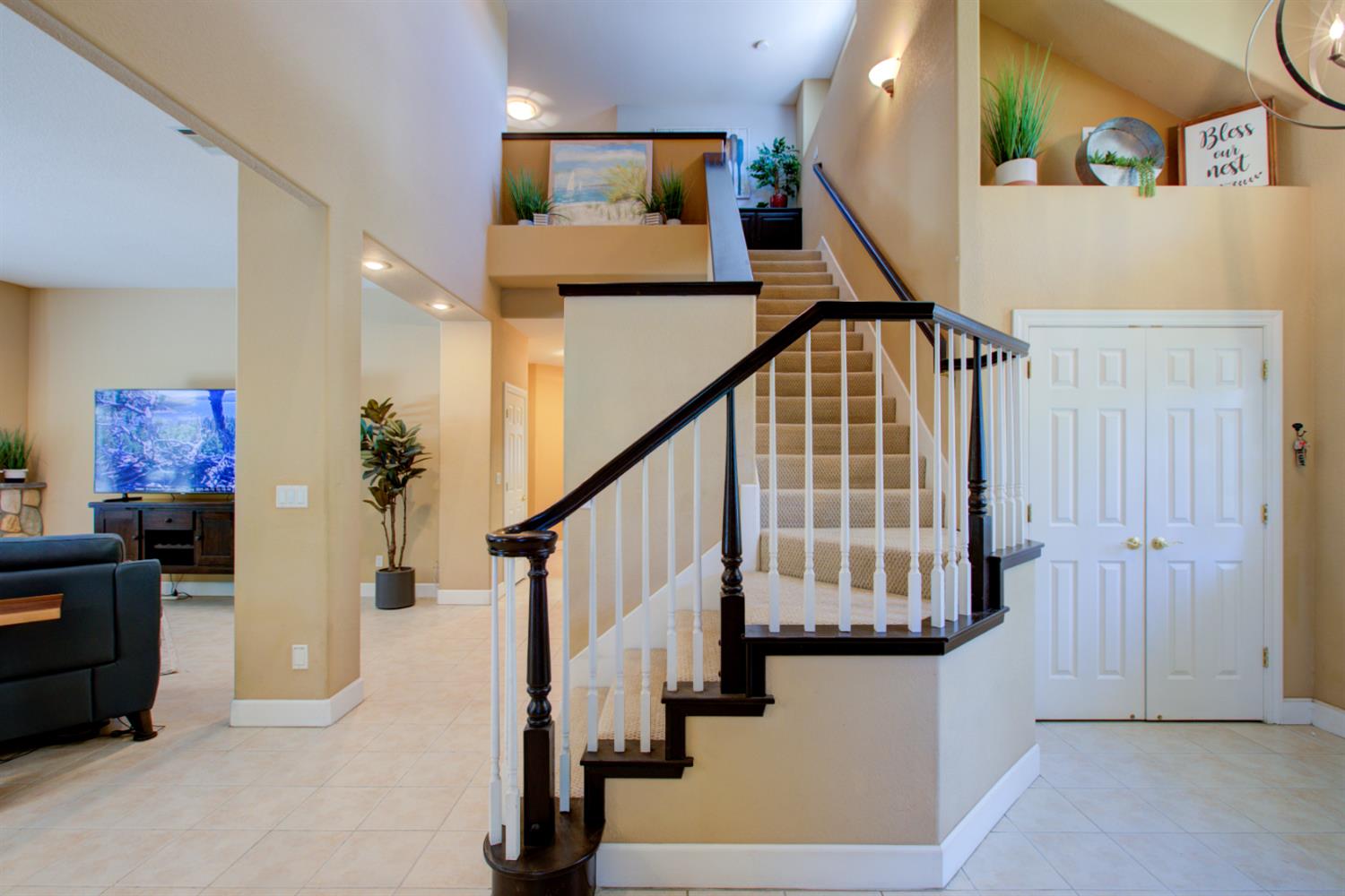 Detail Gallery Image 5 of 81 For 1073 Spring Meadow Dr, Manteca,  CA 95336 - 5 Beds | 3 Baths