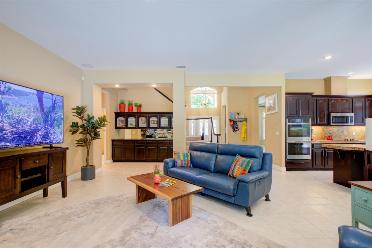 Detail Gallery Image 3 of 81 For 1073 Spring Meadow Dr, Manteca,  CA 95336 - 5 Beds | 3 Baths