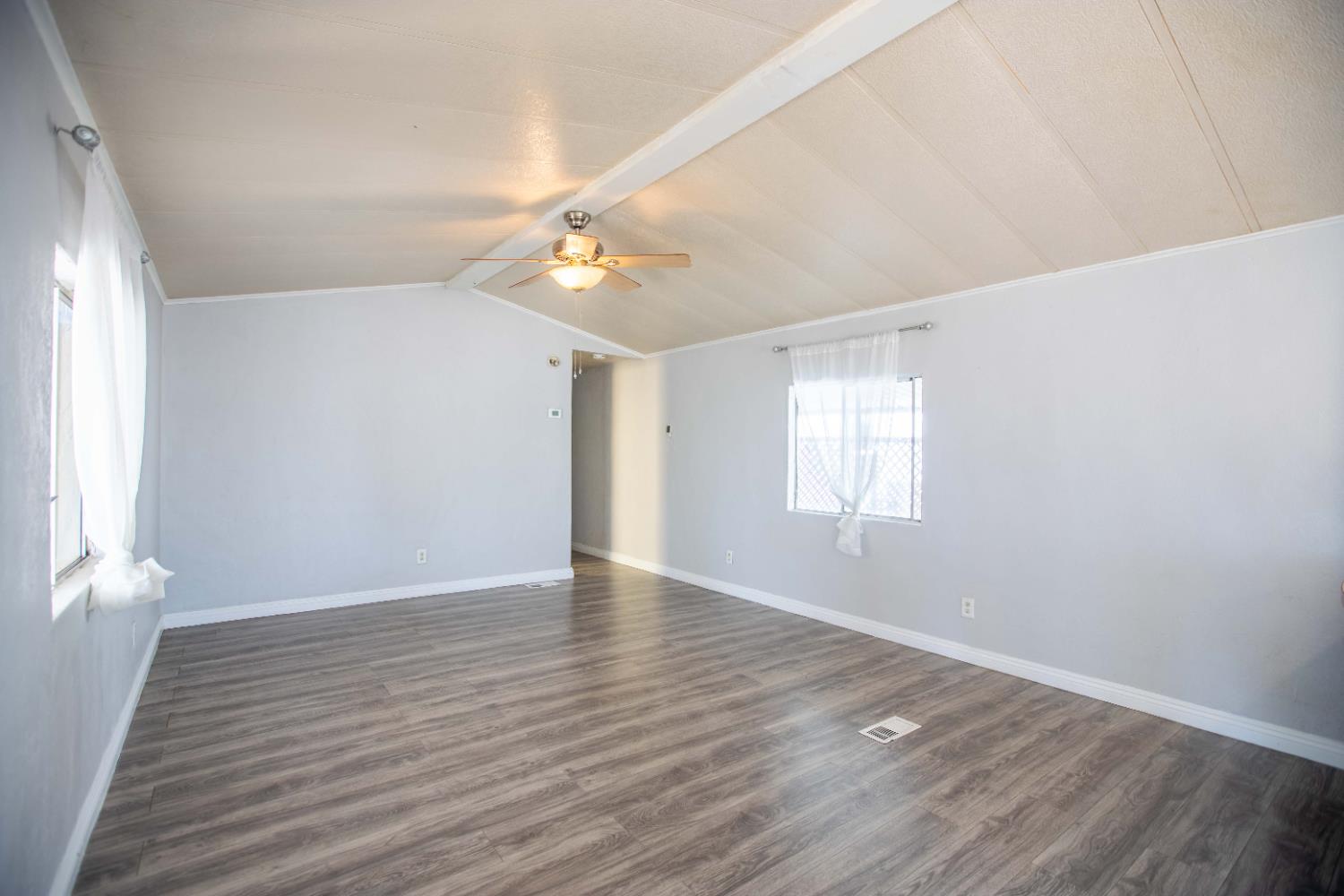 Detail Gallery Image 4 of 27 For 133 Village Cir 9, Sacramento,  CA 95838 - 2 Beds | 1 Baths