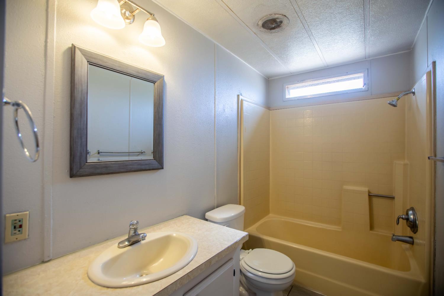 Detail Gallery Image 9 of 27 For 133 Village Cir 9, Sacramento,  CA 95838 - 2 Beds | 1 Baths