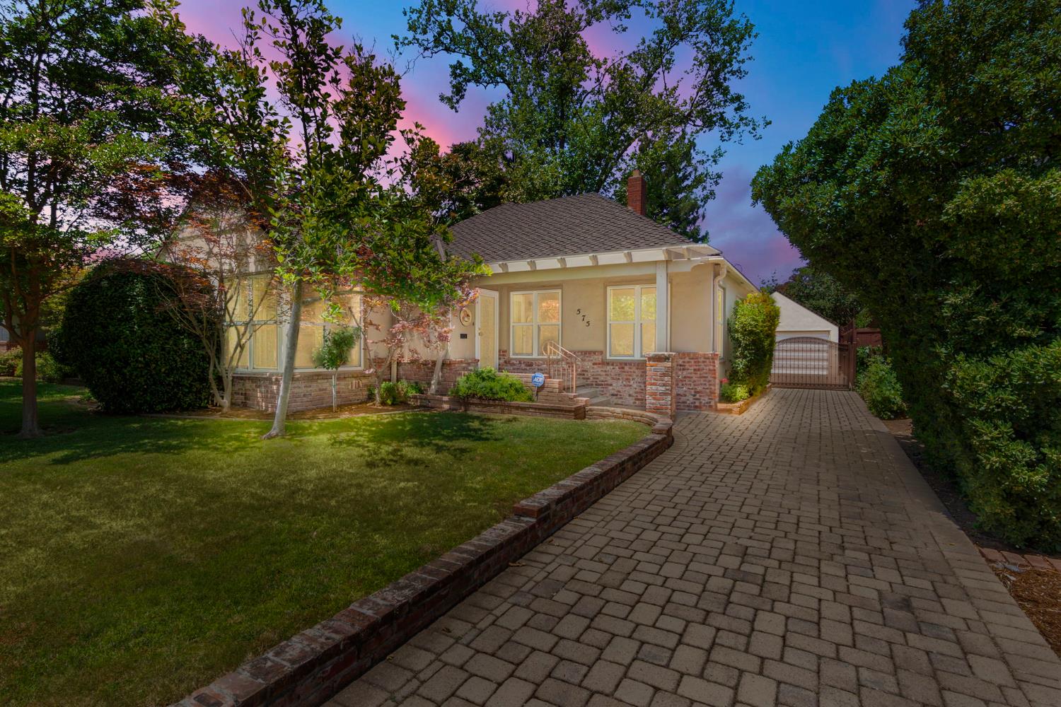 Detail Gallery Image 1 of 1 For 575 Blackwood St, Sacramento,  CA 95815 - 3 Beds | 1/1 Baths