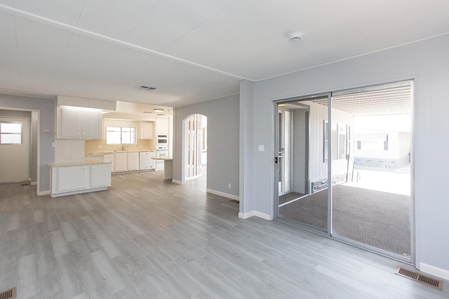 Detail Gallery Image 4 of 29 For 1400 N Tully Rd 111, Turlock,  CA 95380 - 2 Beds | 2 Baths