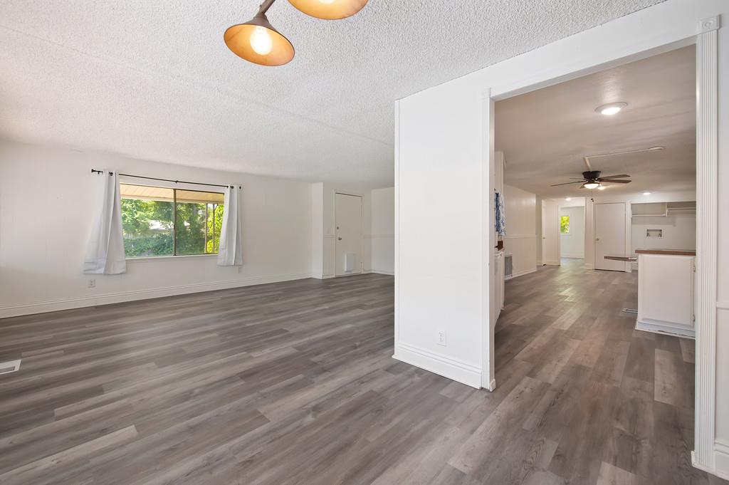 Detail Gallery Image 12 of 39 For 4121 Chesapeake Ln, North Highlands,  CA 95660 - 2 Beds | 2 Baths