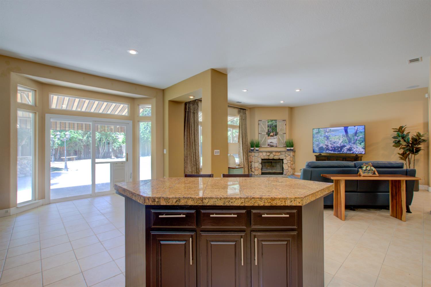 Detail Gallery Image 20 of 81 For 1073 Spring Meadow Dr, Manteca,  CA 95336 - 5 Beds | 3 Baths
