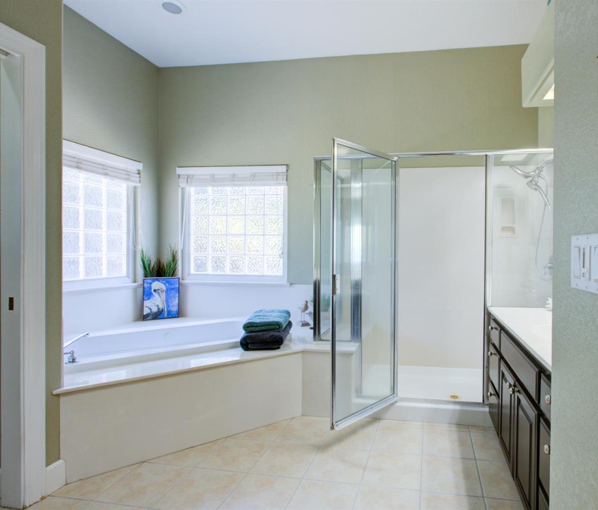 Detail Gallery Image 42 of 81 For 1073 Spring Meadow Dr, Manteca,  CA 95336 - 5 Beds | 3 Baths