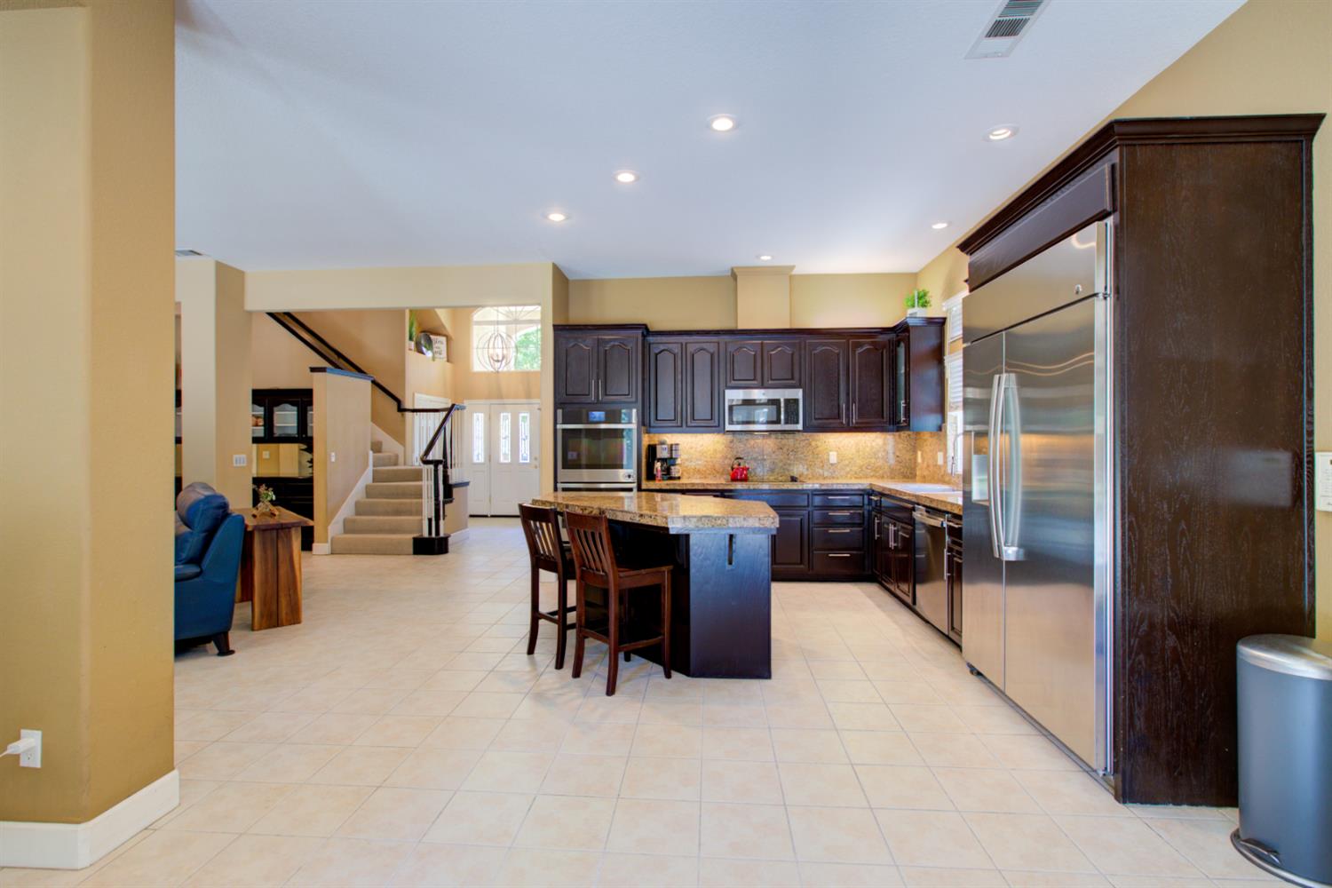 Detail Gallery Image 4 of 81 For 1073 Spring Meadow Dr, Manteca,  CA 95336 - 5 Beds | 3 Baths