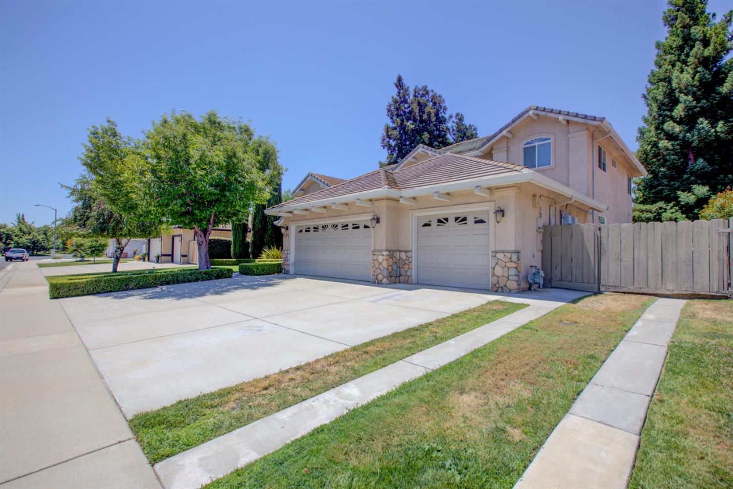 Detail Gallery Image 74 of 81 For 1073 Spring Meadow Dr, Manteca,  CA 95336 - 5 Beds | 3 Baths