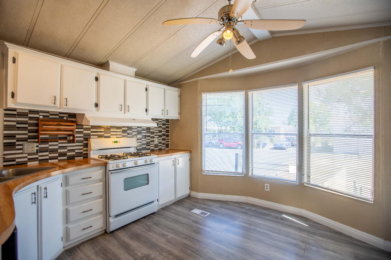 Detail Gallery Image 6 of 27 For 133 Village Cir 9, Sacramento,  CA 95838 - 2 Beds | 1 Baths