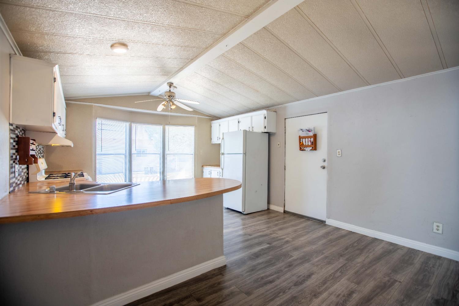 Detail Gallery Image 5 of 27 For 133 Village Cir 9, Sacramento,  CA 95838 - 2 Beds | 1 Baths