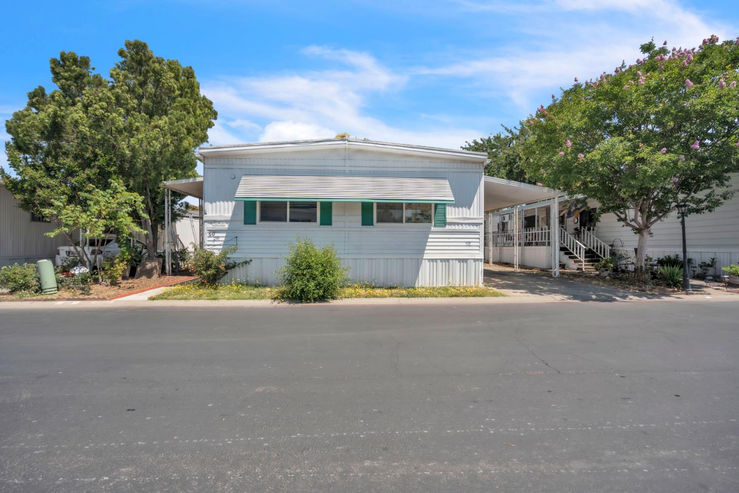 Detail Gallery Image 1 of 26 For 5040 Jackson St 60, North Highlands,  CA 95660 - 2 Beds | 2 Baths