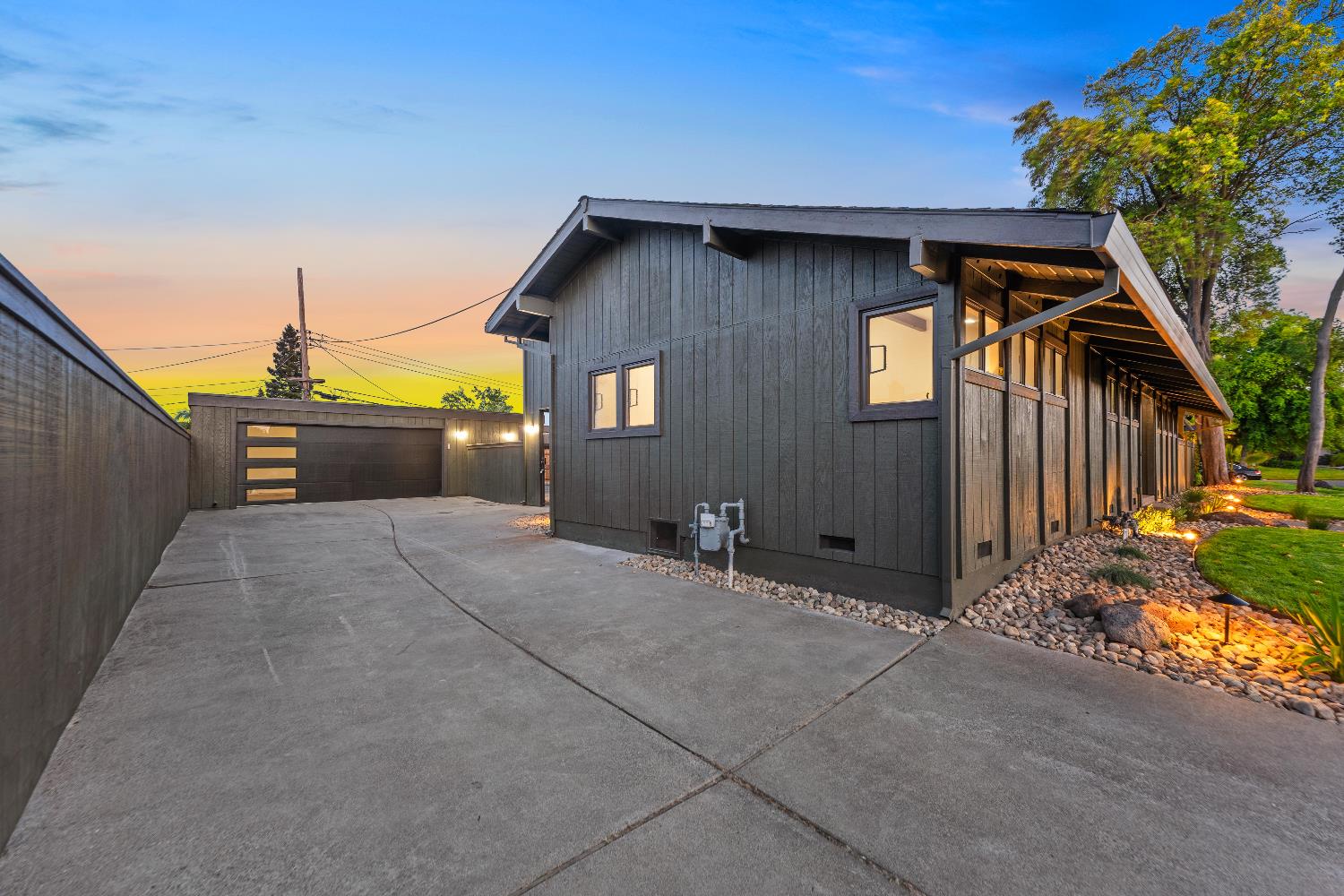 Detail Gallery Image 4 of 99 For 1349 Gagle Way, Sacramento,  CA 95831 - 3 Beds | 3/1 Baths