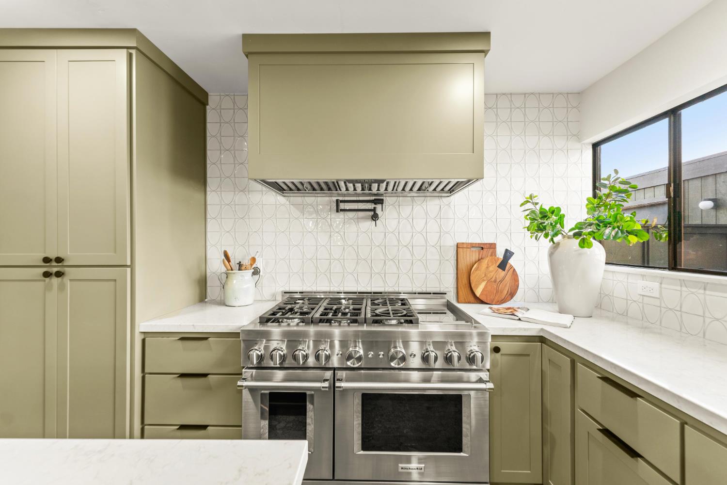 Detail Gallery Image 46 of 99 For 1349 Gagle Way, Sacramento,  CA 95831 - 3 Beds | 3/1 Baths