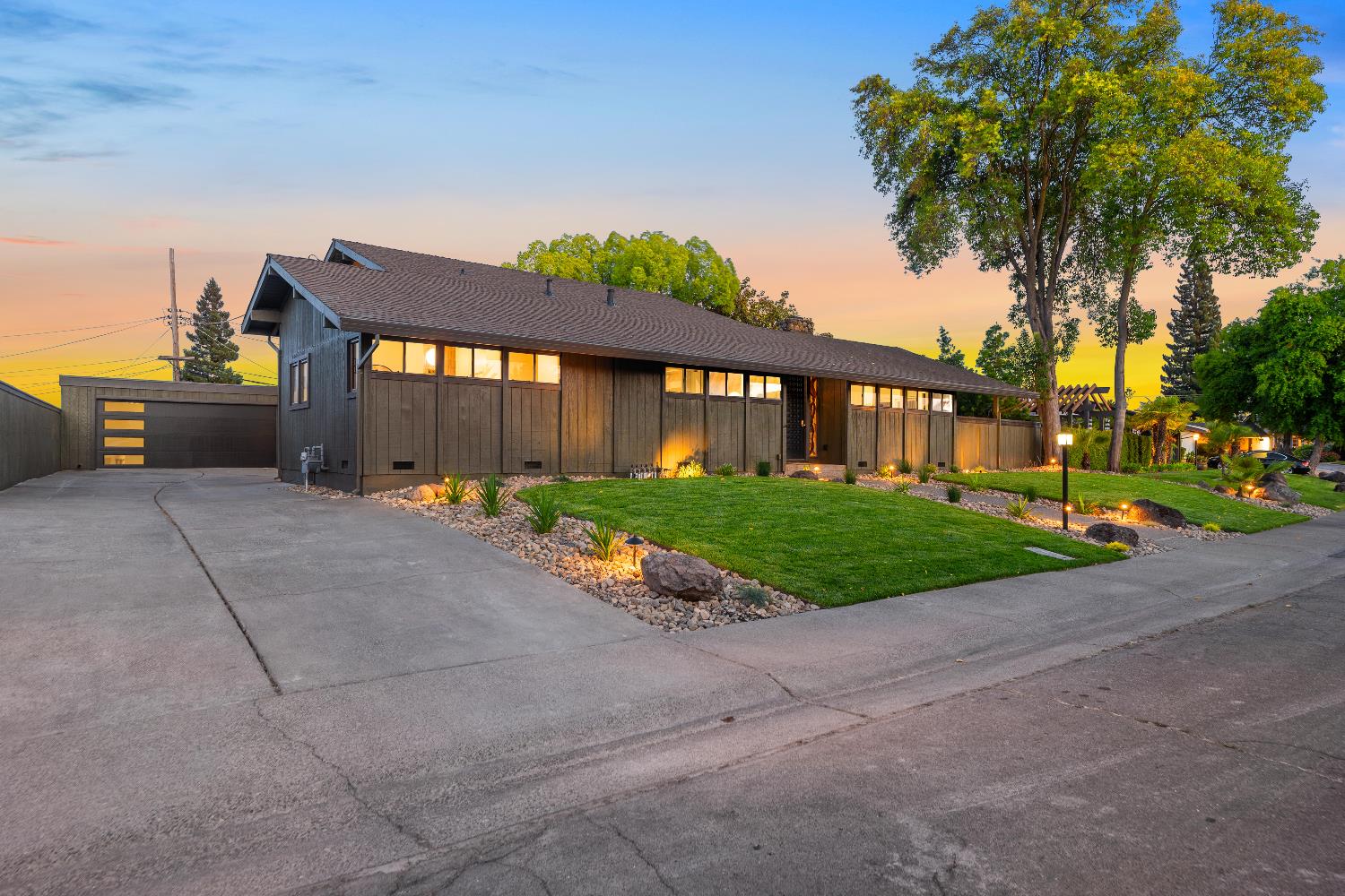 Detail Gallery Image 3 of 99 For 1349 Gagle Way, Sacramento,  CA 95831 - 3 Beds | 3/1 Baths