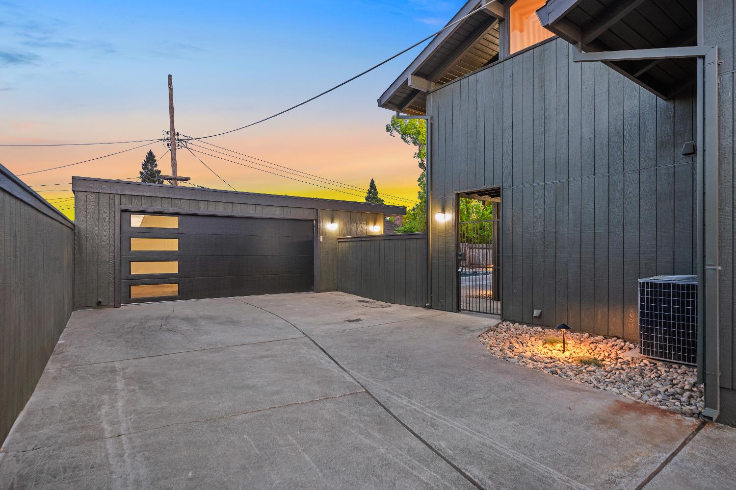 Detail Gallery Image 5 of 99 For 1349 Gagle Way, Sacramento,  CA 95831 - 3 Beds | 3/1 Baths
