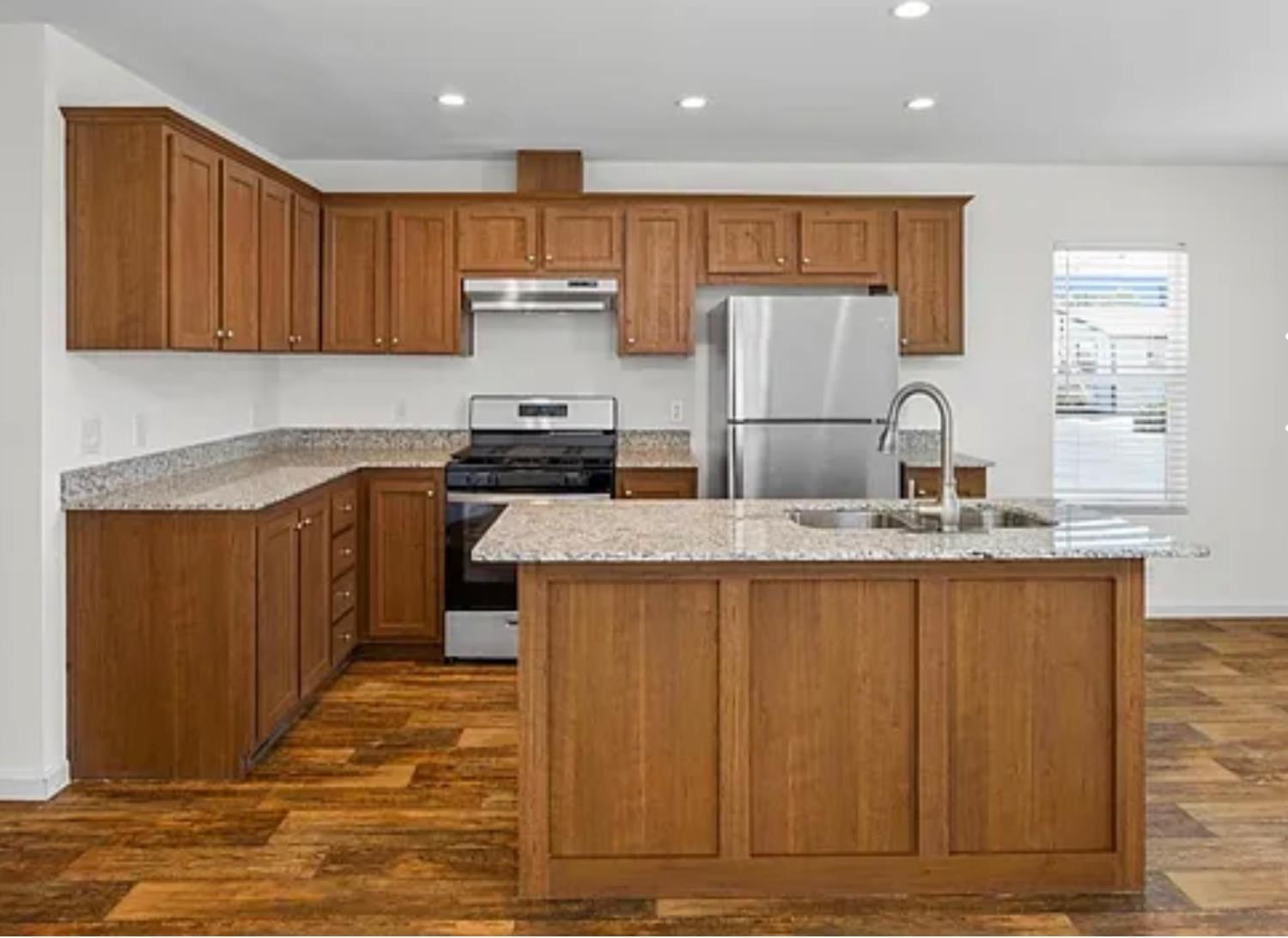 Detail Gallery Image 4 of 19 For 2240 Golden Oak Ln 104, Merced,  CA 95341 - 3 Beds | 2 Baths