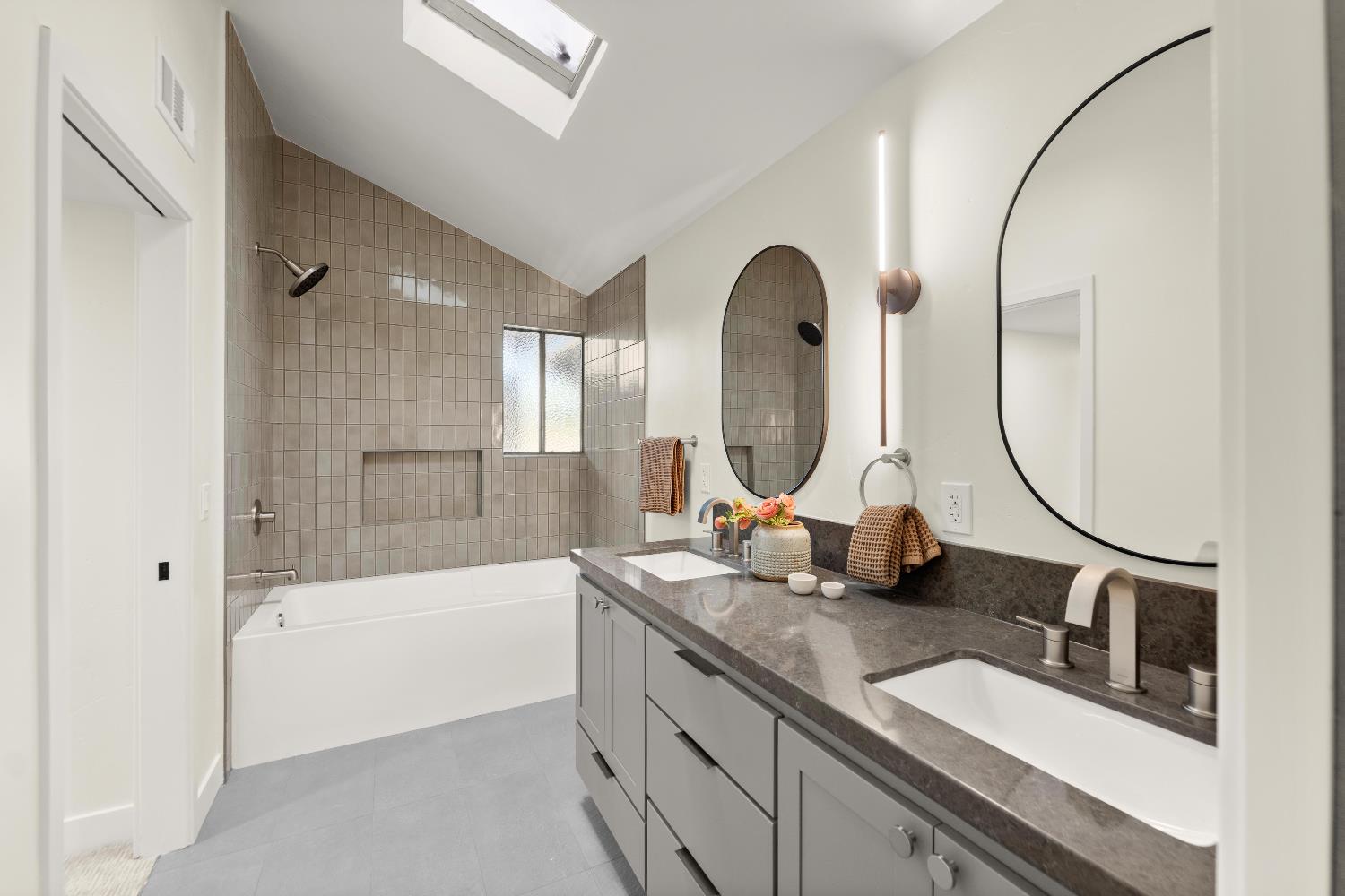 Detail Gallery Image 69 of 99 For 1349 Gagle Way, Sacramento,  CA 95831 - 3 Beds | 3/1 Baths
