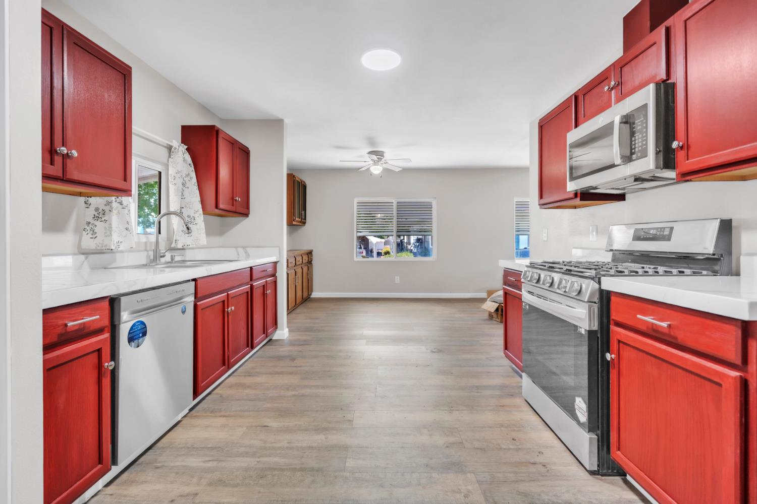 Detail Gallery Image 5 of 26 For 5040 Jackson St 60, North Highlands,  CA 95660 - 2 Beds | 2 Baths