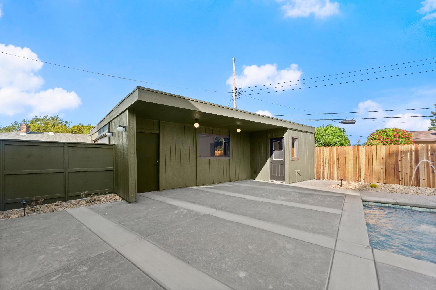 Detail Gallery Image 76 of 99 For 1349 Gagle Way, Sacramento,  CA 95831 - 3 Beds | 3/1 Baths