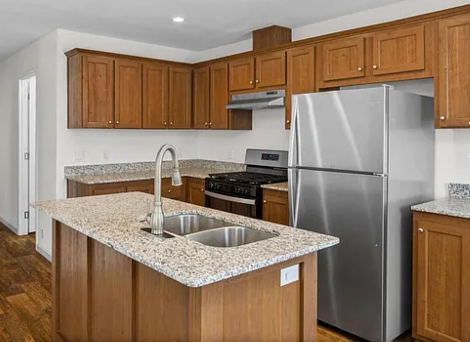 Detail Gallery Image 5 of 19 For 2240 Golden Oak Ln 104, Merced,  CA 95341 - 3 Beds | 2 Baths
