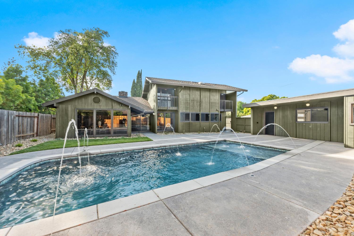 Detail Gallery Image 85 of 99 For 1349 Gagle Way, Sacramento,  CA 95831 - 3 Beds | 3/1 Baths