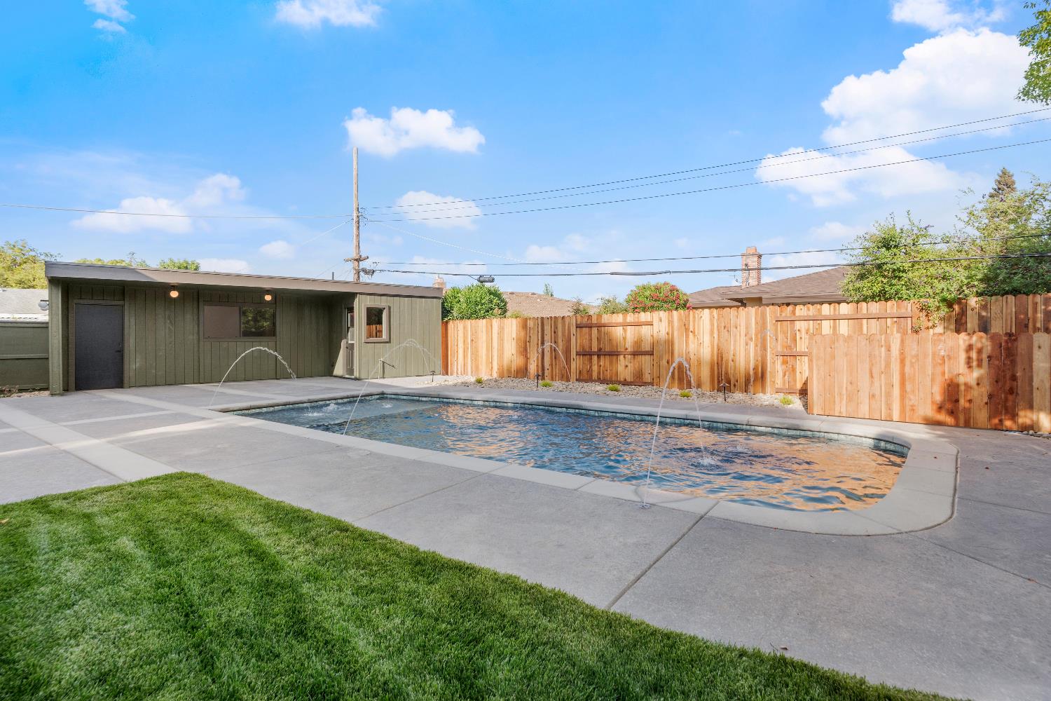 Detail Gallery Image 83 of 99 For 1349 Gagle Way, Sacramento,  CA 95831 - 3 Beds | 3/1 Baths