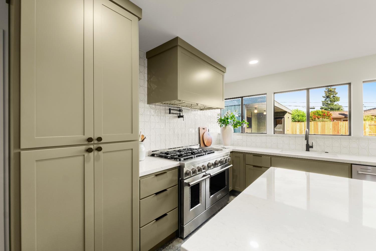 Detail Gallery Image 45 of 99 For 1349 Gagle Way, Sacramento,  CA 95831 - 3 Beds | 3/1 Baths