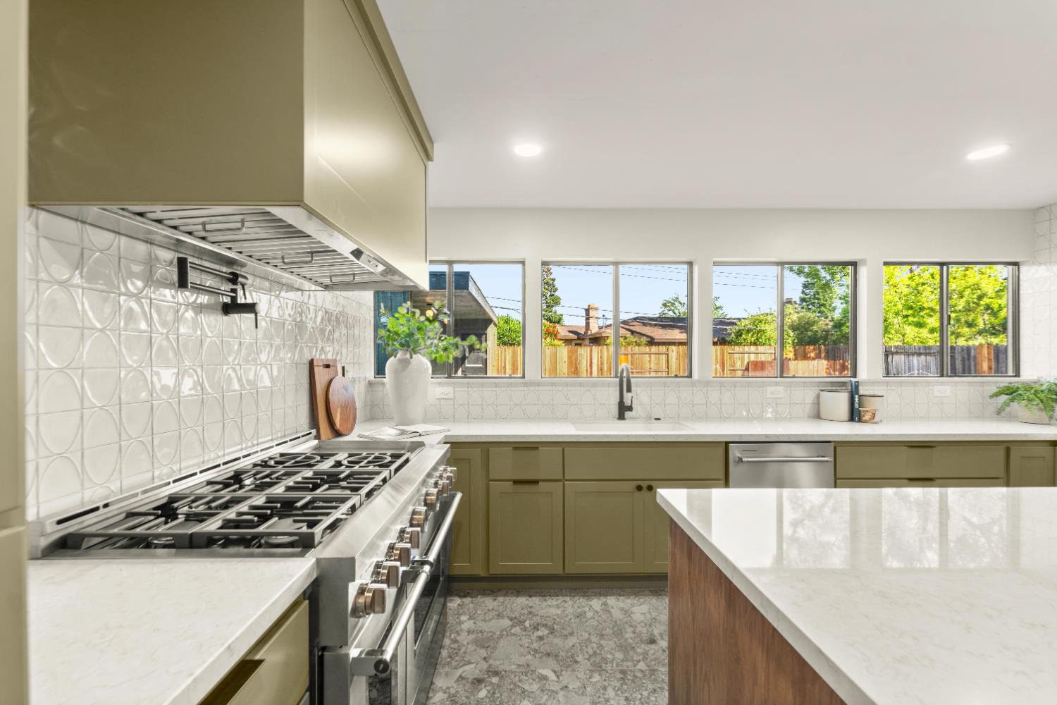 Detail Gallery Image 44 of 99 For 1349 Gagle Way, Sacramento,  CA 95831 - 3 Beds | 3/1 Baths