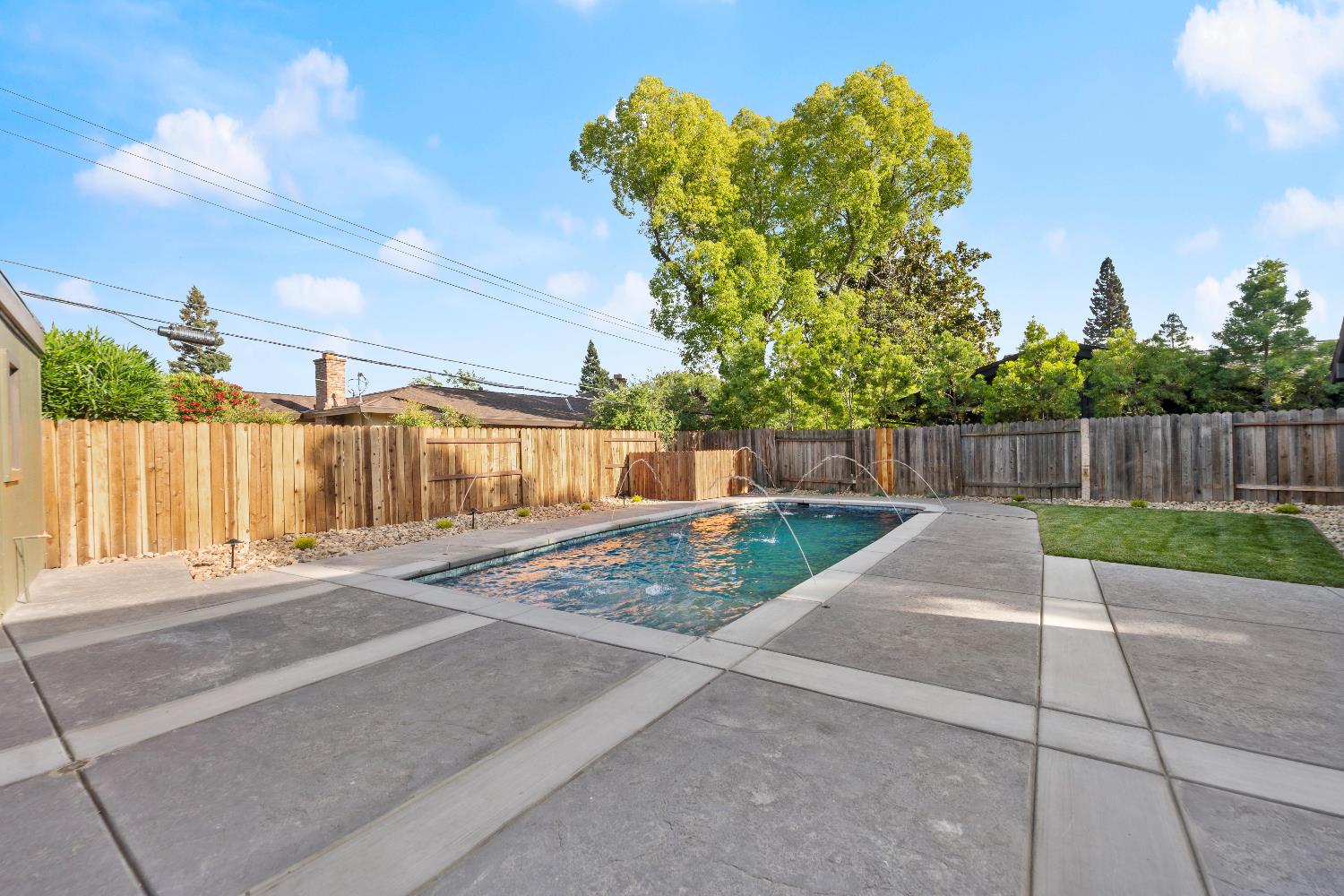 Detail Gallery Image 77 of 99 For 1349 Gagle Way, Sacramento,  CA 95831 - 3 Beds | 3/1 Baths