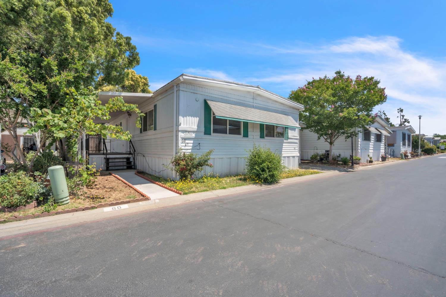 Detail Gallery Image 2 of 26 For 5040 Jackson St 60, North Highlands,  CA 95660 - 2 Beds | 2 Baths
