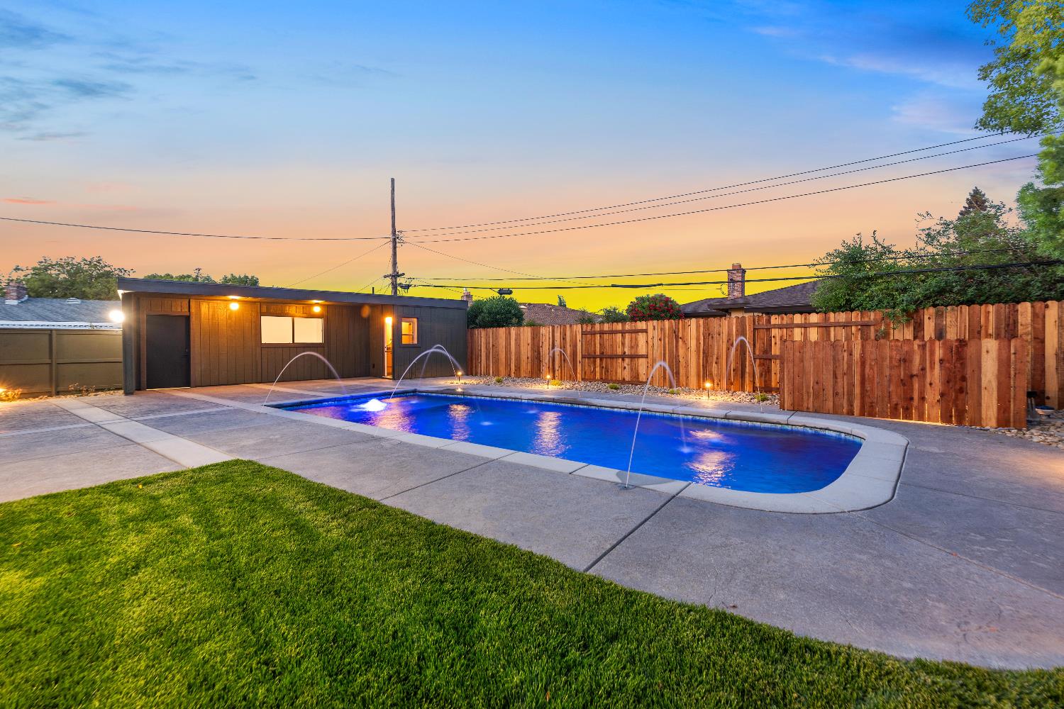 Detail Gallery Image 9 of 99 For 1349 Gagle Way, Sacramento,  CA 95831 - 3 Beds | 3/1 Baths