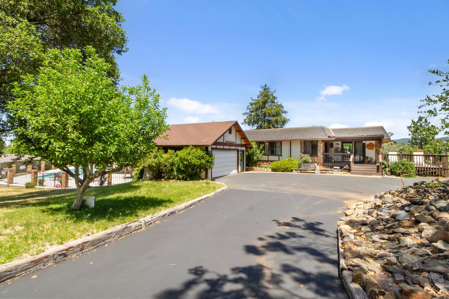 Detail Gallery Image 5 of 75 For 22665 Prospect Hts, Groveland,  CA 95321 - 2 Beds | 2 Baths