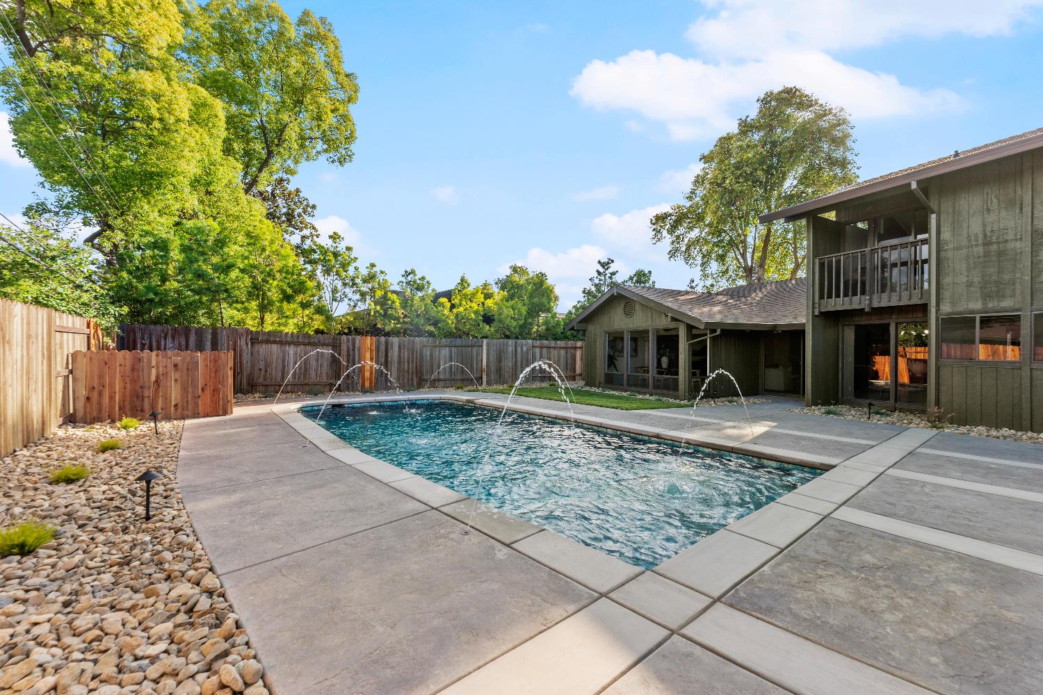 Detail Gallery Image 79 of 99 For 1349 Gagle Way, Sacramento,  CA 95831 - 3 Beds | 3/1 Baths