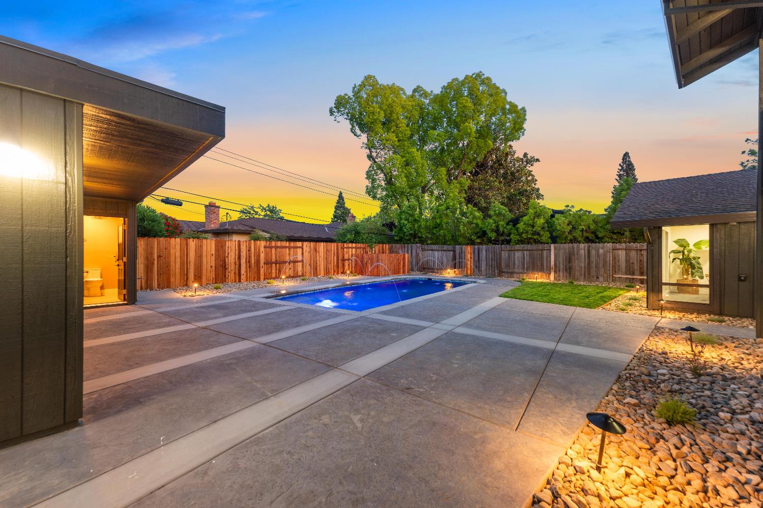 Detail Gallery Image 6 of 99 For 1349 Gagle Way, Sacramento,  CA 95831 - 3 Beds | 3/1 Baths