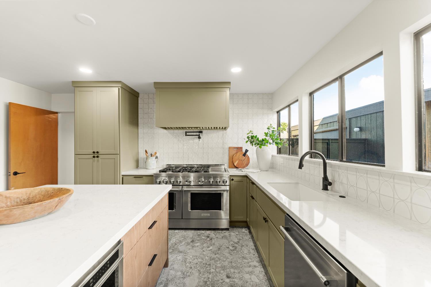 Detail Gallery Image 43 of 99 For 1349 Gagle Way, Sacramento,  CA 95831 - 3 Beds | 3/1 Baths
