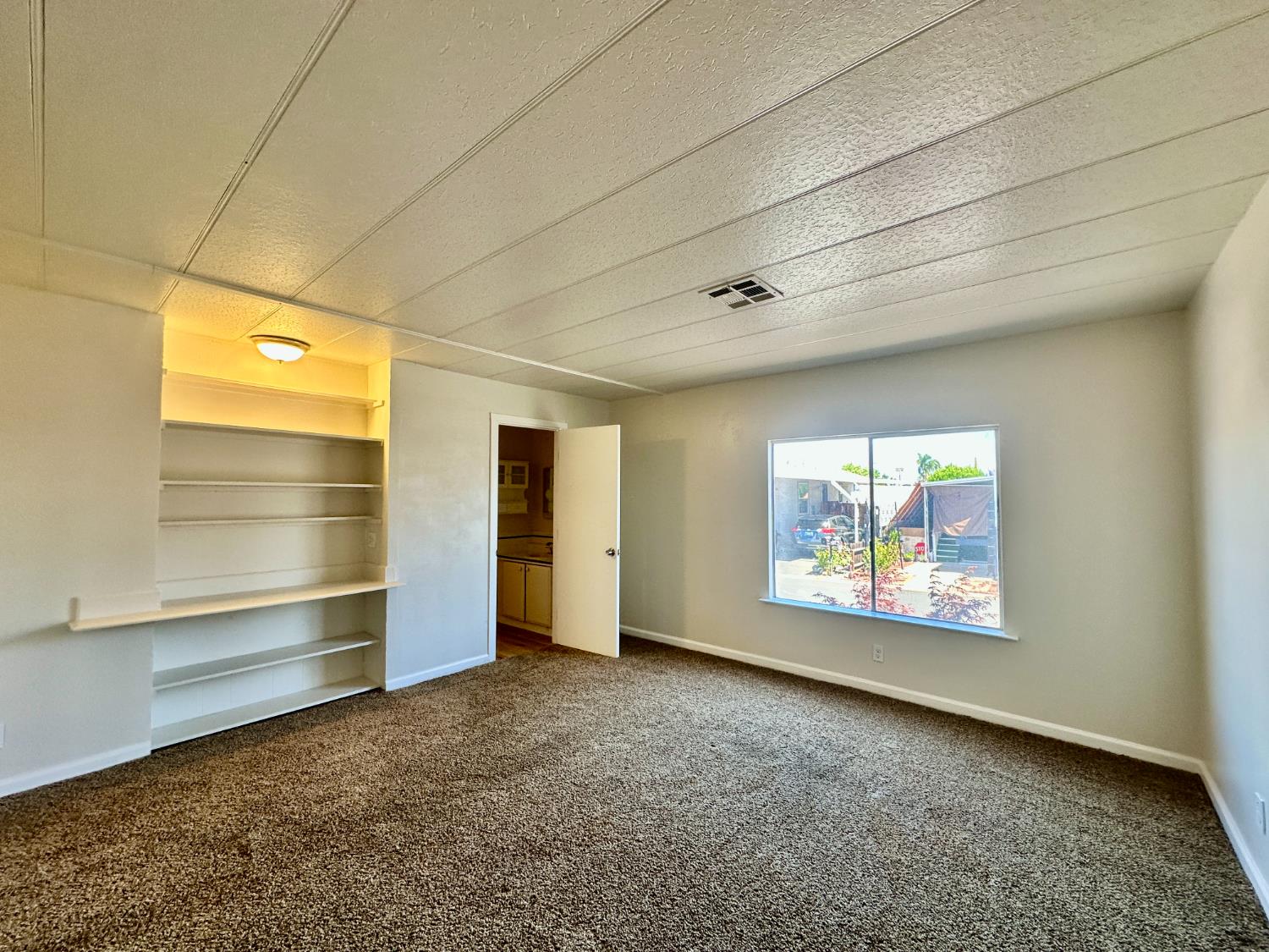 Detail Gallery Image 12 of 17 For 1830 E Yosemite, Manteca,  CA 95336 - 2 Beds | 2 Baths