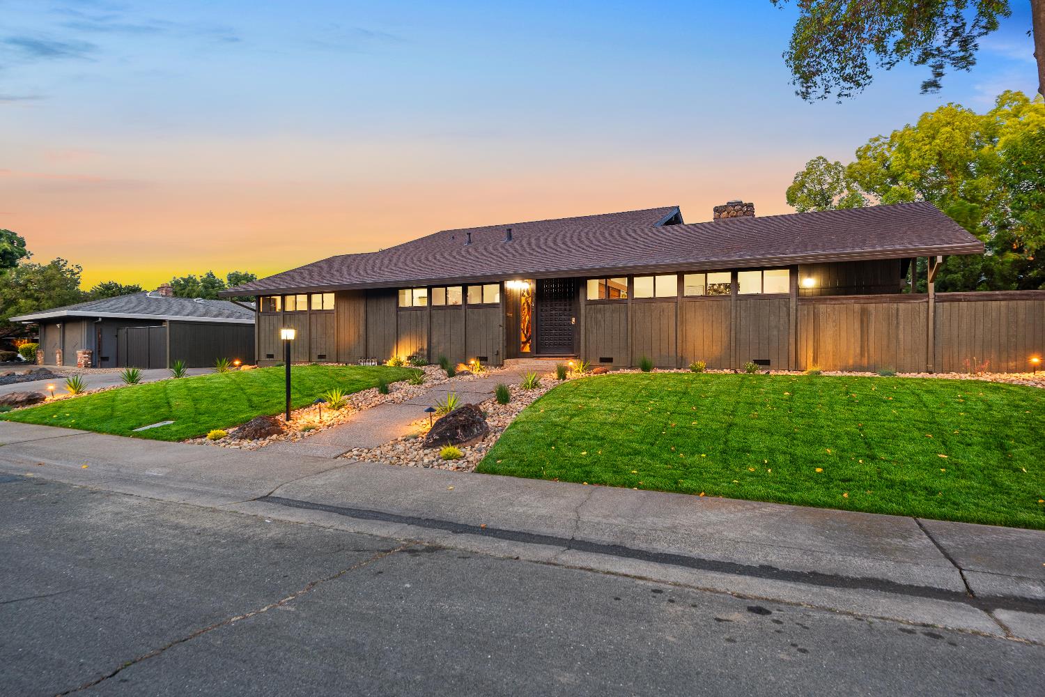 Detail Gallery Image 2 of 99 For 1349 Gagle Way, Sacramento,  CA 95831 - 3 Beds | 3/1 Baths