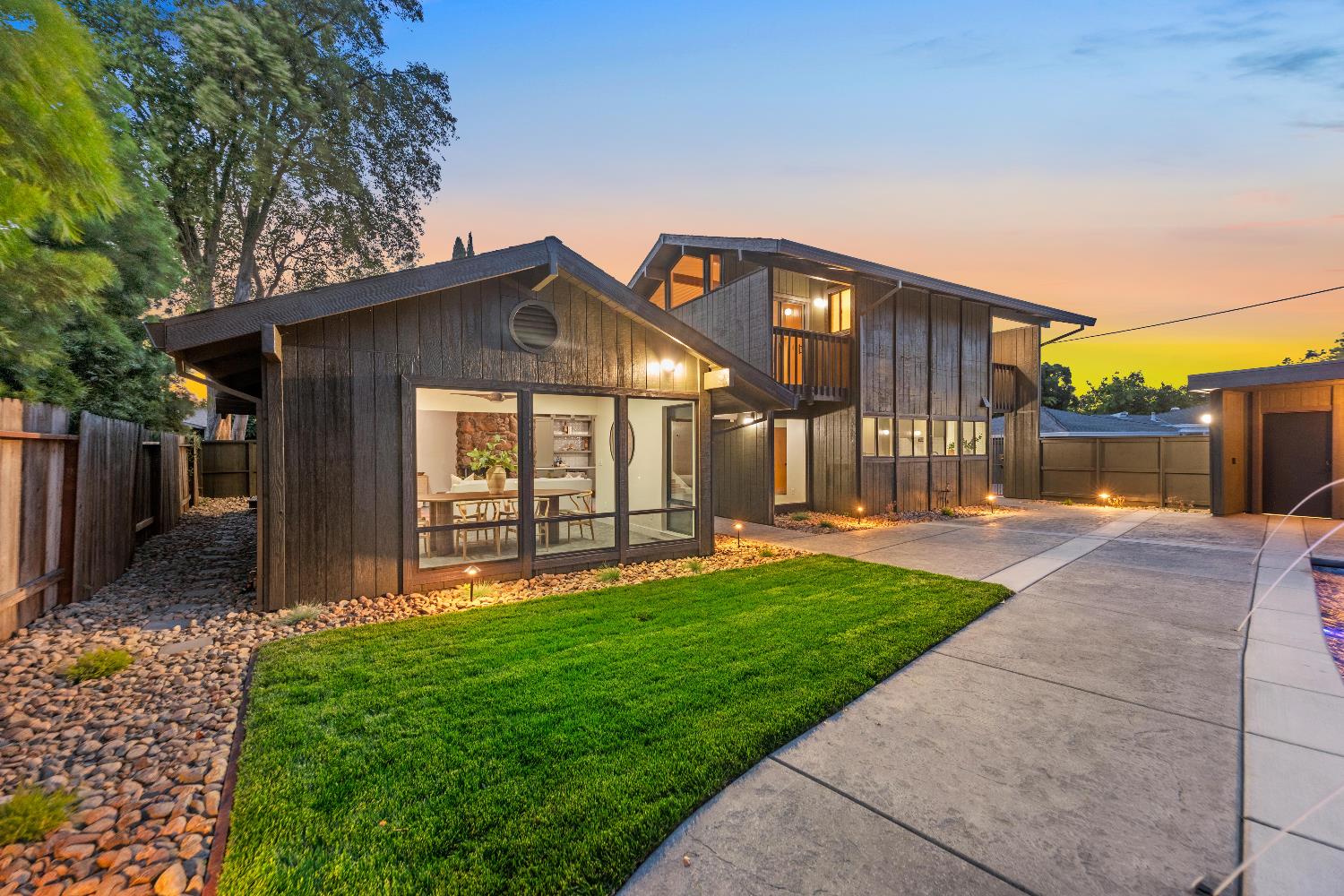 Detail Gallery Image 13 of 99 For 1349 Gagle Way, Sacramento,  CA 95831 - 3 Beds | 3/1 Baths
