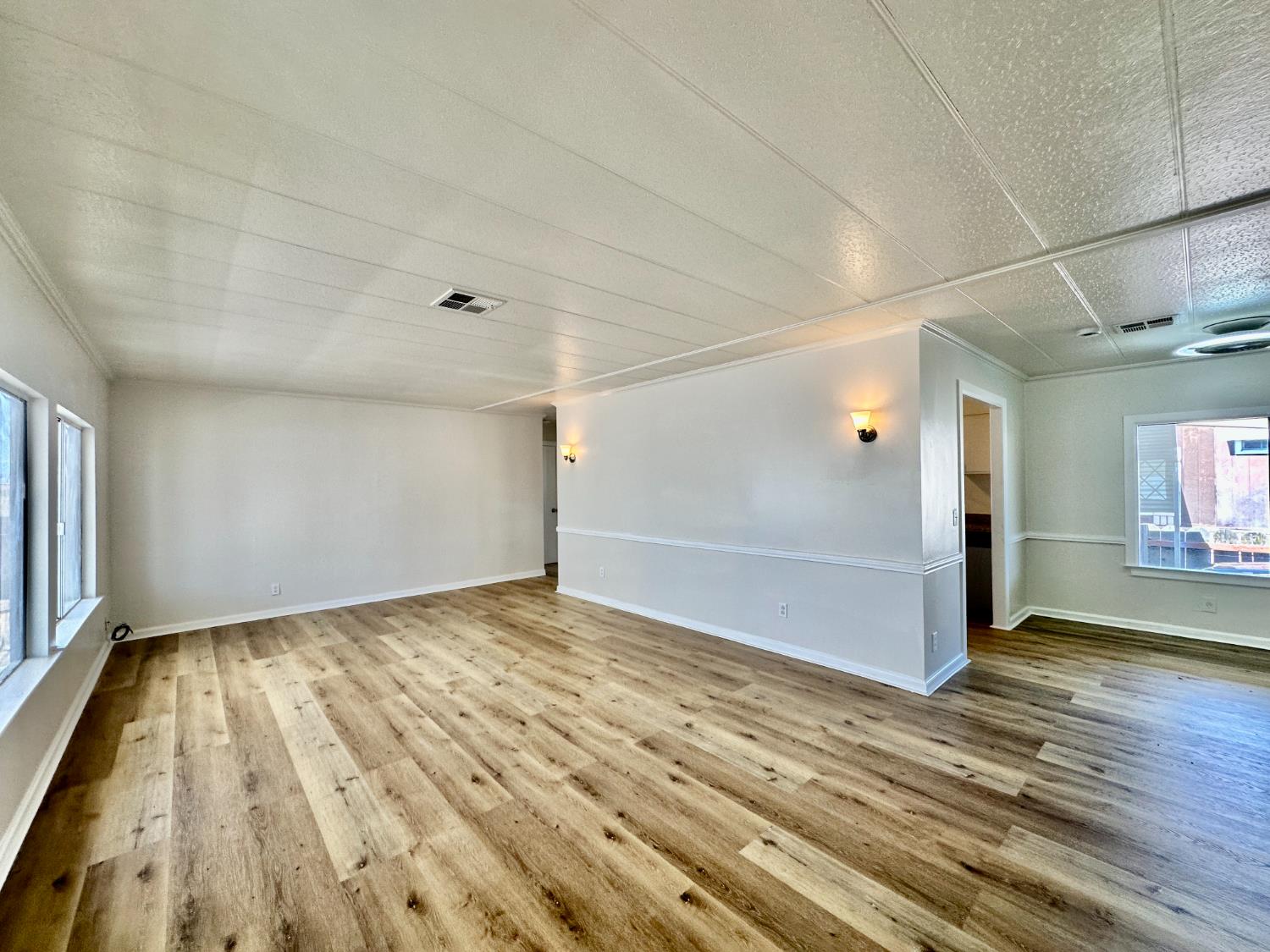 Detail Gallery Image 5 of 17 For 1830 E Yosemite, Manteca,  CA 95336 - 2 Beds | 2 Baths