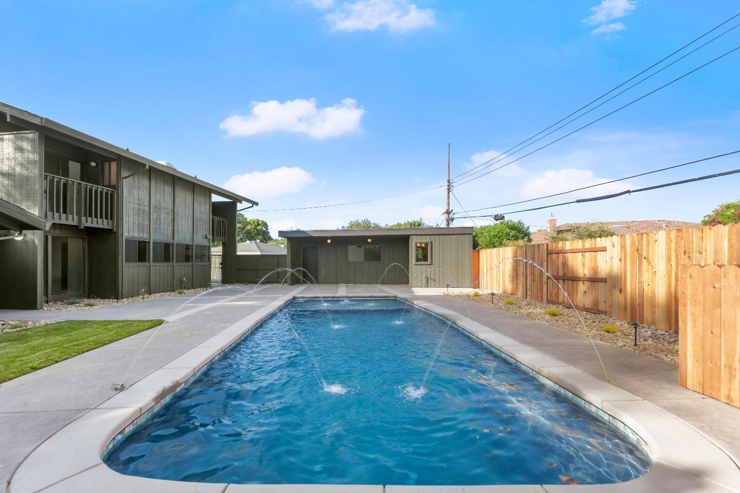 Detail Gallery Image 81 of 99 For 1349 Gagle Way, Sacramento,  CA 95831 - 3 Beds | 3/1 Baths