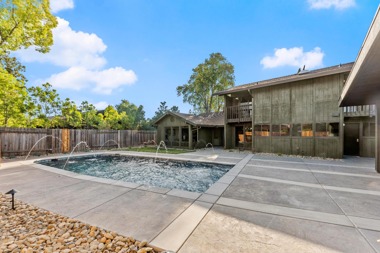 Detail Gallery Image 78 of 99 For 1349 Gagle Way, Sacramento,  CA 95831 - 3 Beds | 3/1 Baths