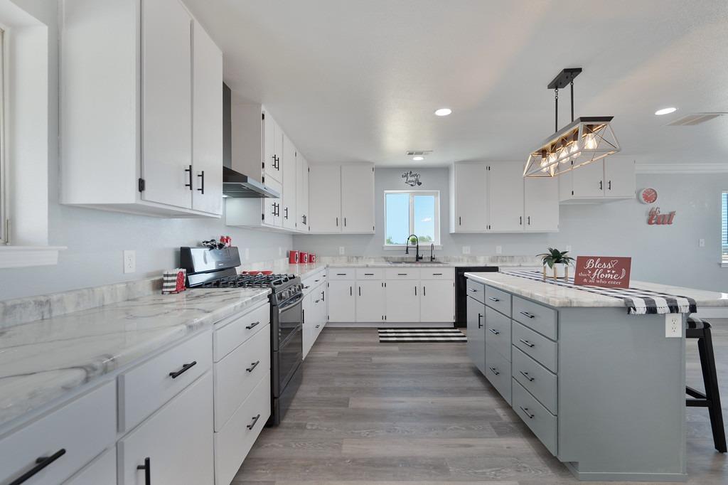 Detail Gallery Image 10 of 93 For 3656 Hokan Ln, Wheatland,  CA 95692 - 6 Beds | 4 Baths