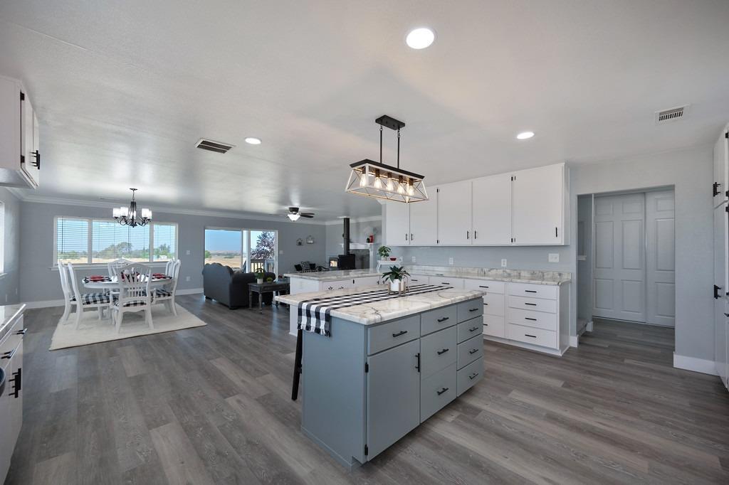Detail Gallery Image 15 of 93 For 3656 Hokan Ln, Wheatland,  CA 95692 - 6 Beds | 4 Baths