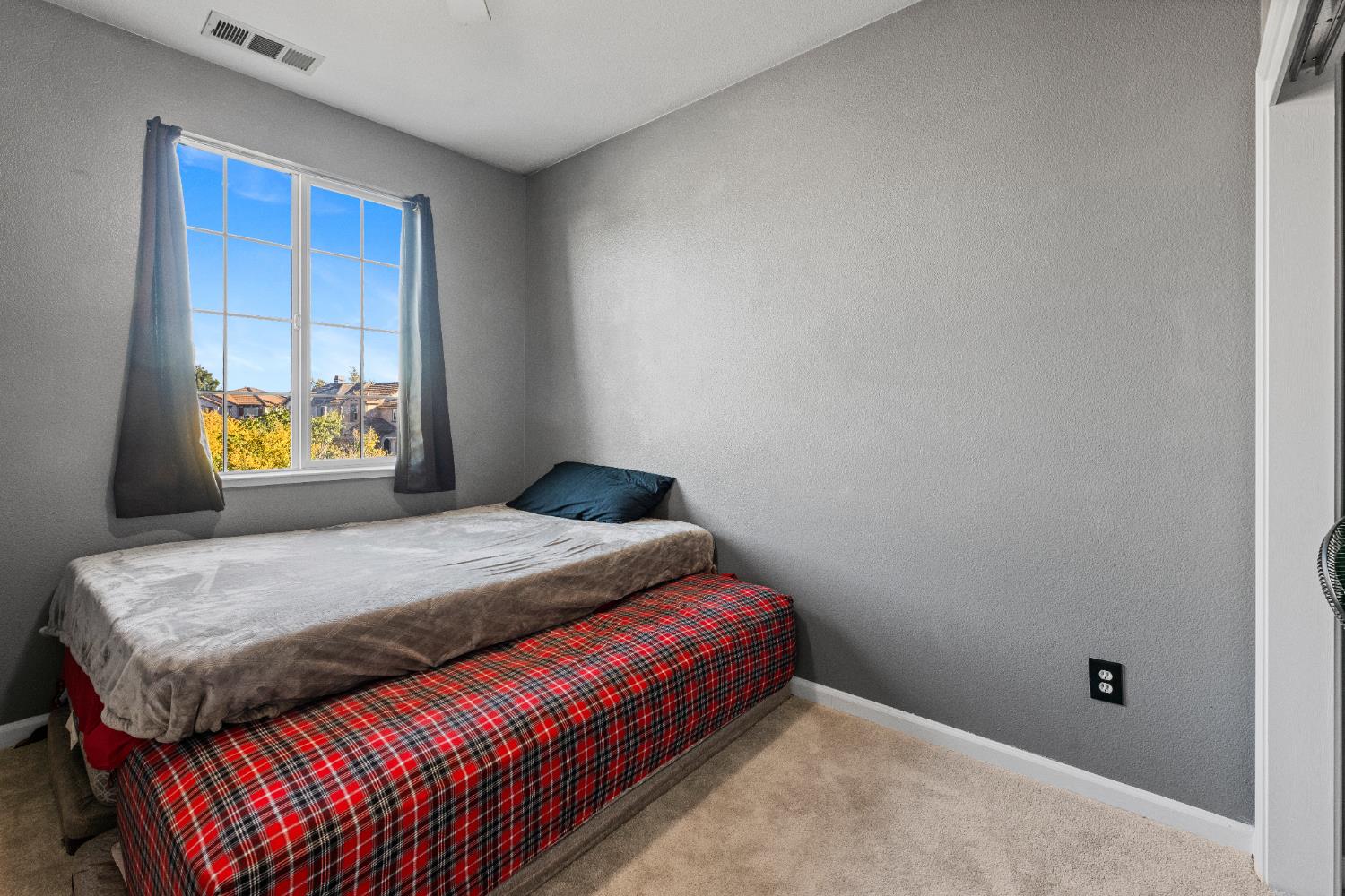 Detail Gallery Image 33 of 39 For 5953 Pebblestone Way, Stockton,  CA 95219 - 4 Beds | 3 Baths