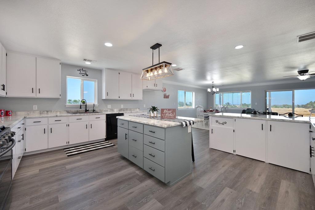 Detail Gallery Image 5 of 93 For 3656 Hokan Ln, Wheatland,  CA 95692 - 6 Beds | 4 Baths